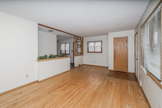 5600 Vera Cruz Ave N in Minneapolis, MN - Building Photo - Building Photo