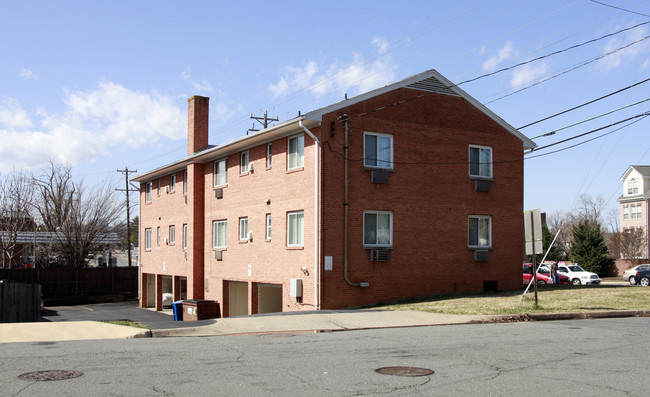 The Courtlee in Arlington, VA - Foto de edificio - Building Photo