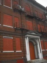 702 Ridgeway Ave in Avondale, OH - Foto de edificio - Building Photo