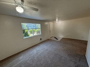 3719 Hawthorne Ave NE in Salem, OR - Building Photo - Building Photo