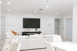 8457 Sheraton Dr in Miramar, FL - Building Photo - Building Photo