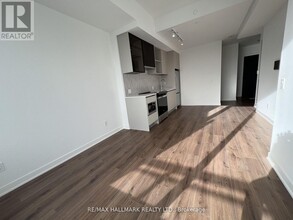 405-405 Dundas St W in Oakville, ON - Building Photo - Building Photo