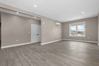 6 Washington Sq in Revere, MA - Foto de edificio - Building Photo