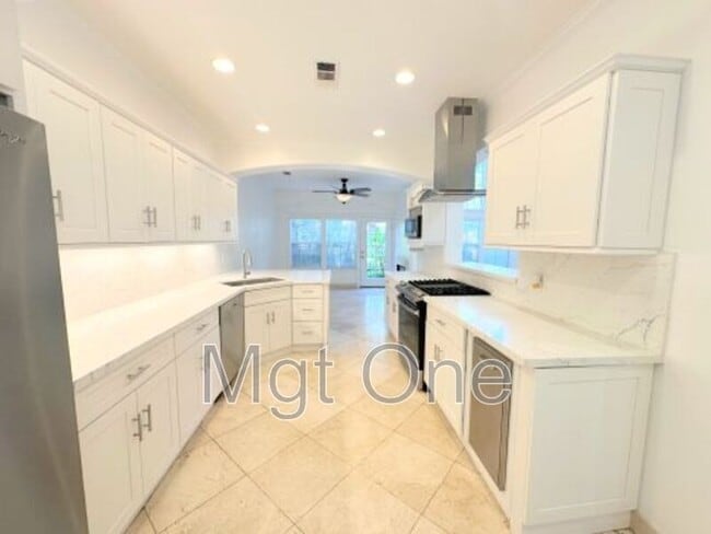 property at 18 Dauphine
