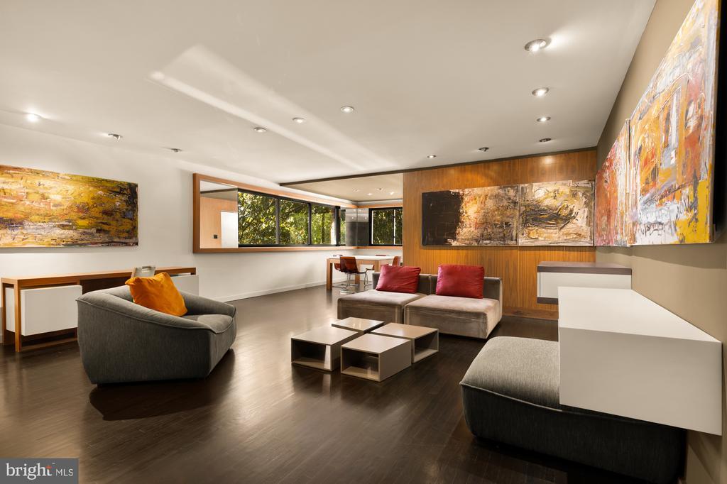 2725 39th St NW in Washington, DC - Building Photo