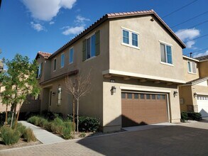 16229 Castello, 6 in Fontana, CA - Foto de edificio - Building Photo