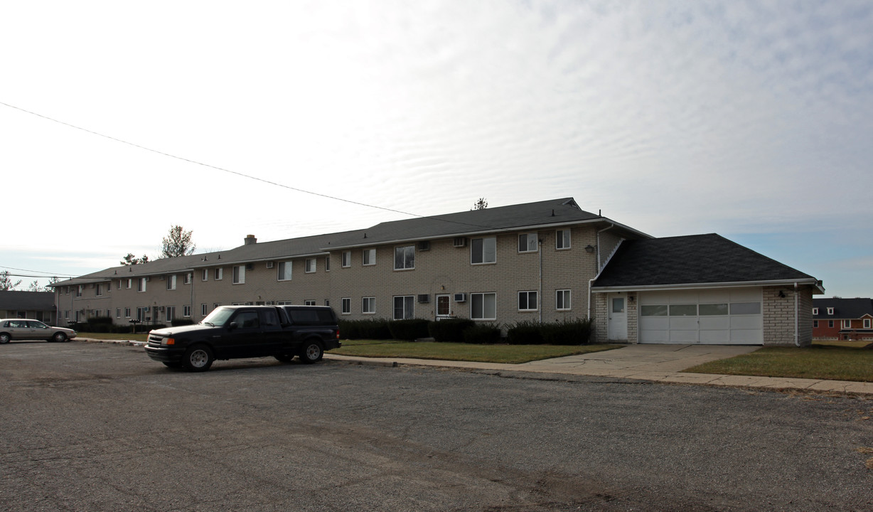 Abbington Apartments in Plymouth, MI - Building Photo