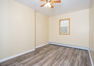 13 E 52nd St in Bayonne, NJ - Building Photo - Building Photo