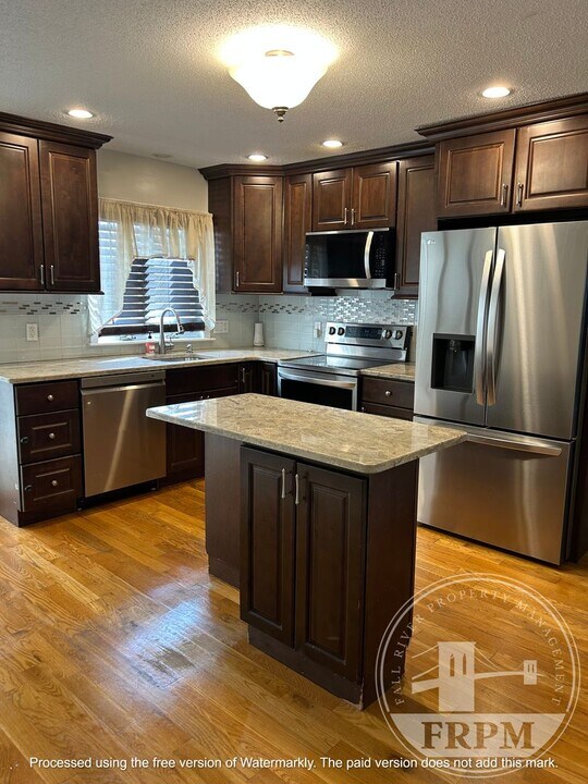 3 Perry Ave in Taunton, MA - Building Photo