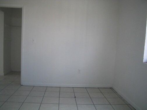 1190 NW 67th St in Miami, FL - Building Photo - Interior Photo