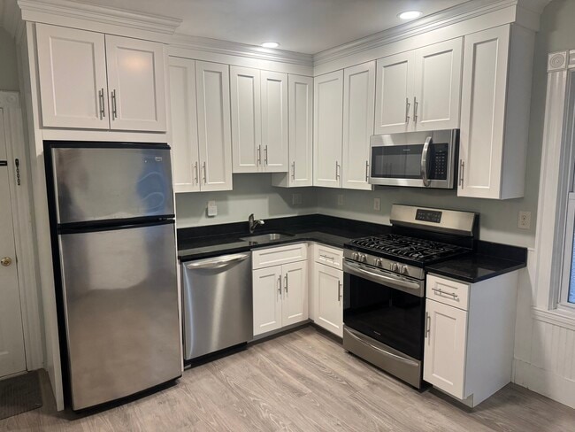 10 Crescent Hl, Unit 2