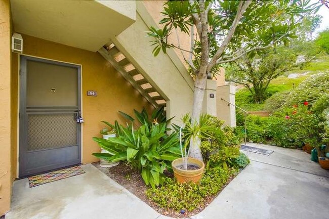 930 Via Mil Cumbres, Unit 94 in Solana Beach, CA - Building Photo - Building Photo