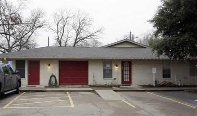 401 N Third St in Mabank, TX - Building Photo - Building Photo