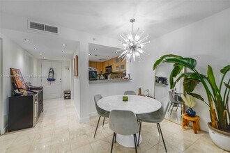 2101 Brickell Ave, Unit 2009 in Miami, FL - Building Photo - Building Photo
