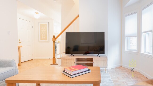 5 Davis Ave, Unit 6 in Brookline, MA - Foto de edificio - Building Photo