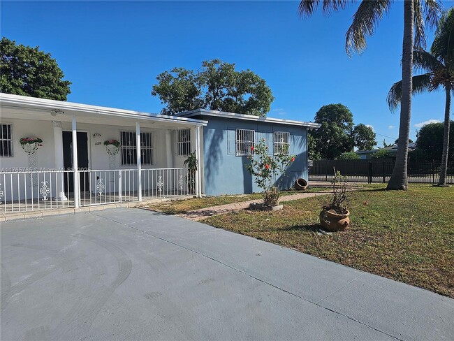 331 NW 195th Terrace in Miami, FL - Building Photo - Building Photo