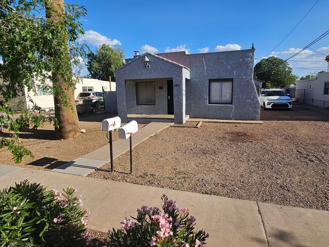 property at 5611 W Gardenia Ave