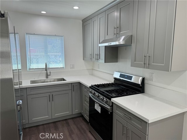 10556 Laurel Canyon Blvd in Los Angeles, CA - Foto de edificio - Building Photo