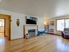601 E 12th St in The Dalles, OR - Building Photo - Building Photo