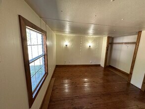 85 Young Rd, Unit S in Huntsville, TX - Foto de edificio - Building Photo