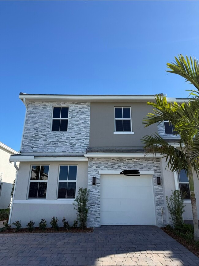 16942 SW 2nd Ct in Pembroke Pines, FL - Foto de edificio - Building Photo
