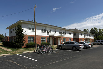 Ray Apartments in Norman, OK - Building Photo - Building Photo