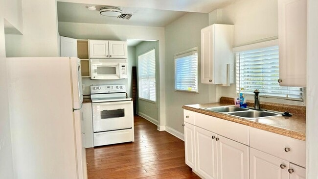 property at 205 S Federal Hwy
