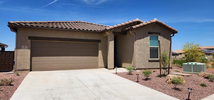21572 Treasure Rd in Red Rock, AZ - Building Photo