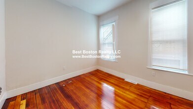 16R Warren Ave. Unit 2, Unit 2 in Somerville, MA - Foto de edificio - Building Photo