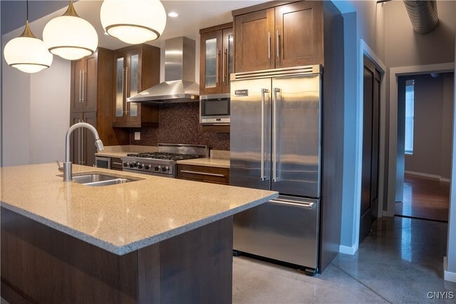 property at 211 W Jefferson St