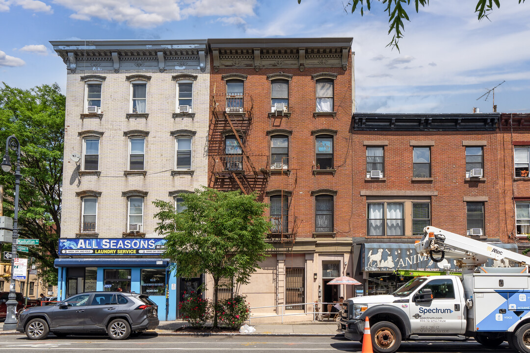 1086 Manhattan Ave in Brooklyn, NY - Foto de edificio