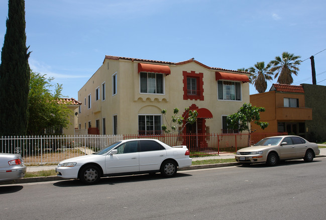 5074-5078 1/2 Romaine St in Los Angeles, CA - Building Photo - Building Photo