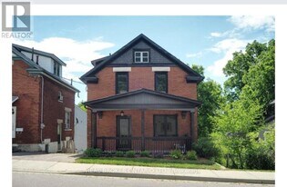 137 Madison Ave S in Kitchener, ON - Building Photo