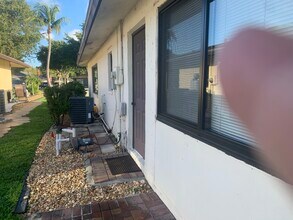 10222 Pine Dr in Boynton Beach, FL - Building Photo - Building Photo