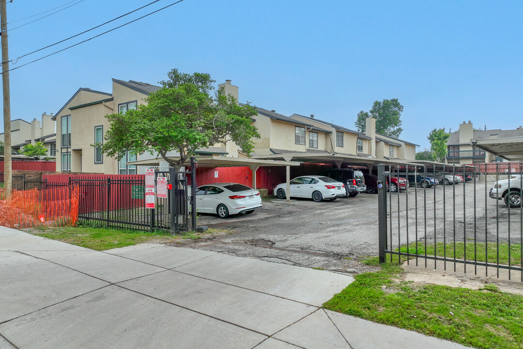 Old Vickery Square Condominiums in Dallas, TX - Building Photo