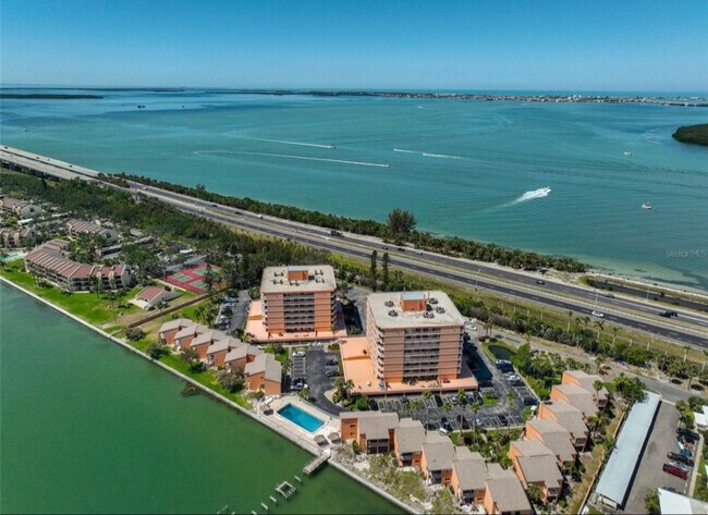 7430 Sunshine Skyway Ln S in St. Petersburg, FL - Building Photo - Building Photo