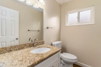 1072 Park Ave in Alameda, CA - Building Photo - Building Photo