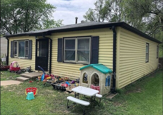property at 7418 S 41st St