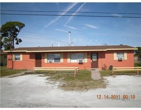 1018 N 25th St in Fort Pierce, FL - Building Photo - Building Photo