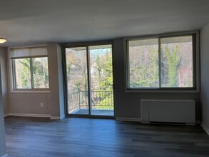 7903 Indian Head Hwy-Unit -T5 in Oxon Hill, MD - Building Photo - Building Photo