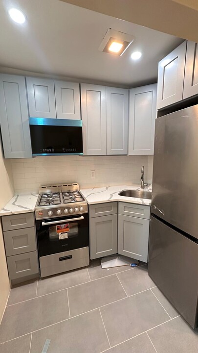1979 76th St, Unit 2nd floor in East Elmhurst, NY - Foto de edificio