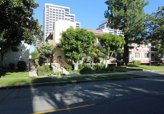 501 N Louise St in Glendale, CA - Building Photo - Building Photo