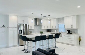 218 SE 3rd Pl in Dania Beach, FL - Building Photo - Building Photo