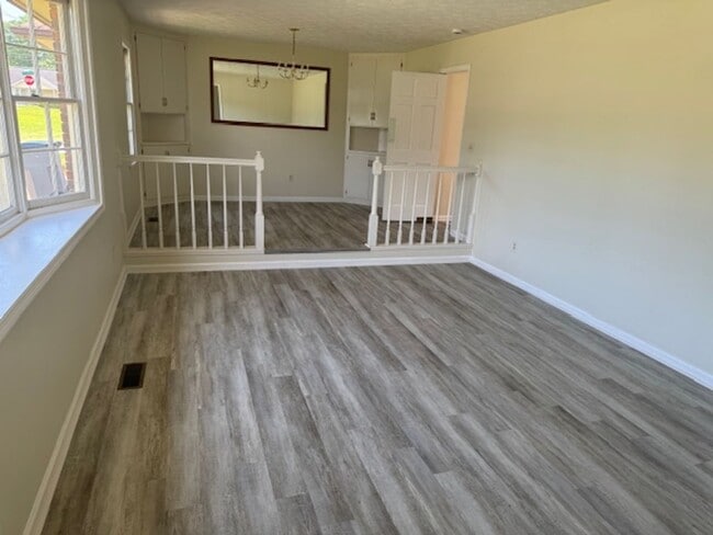 103 W Greenwich Cir in Lagrange, GA - Building Photo - Building Photo