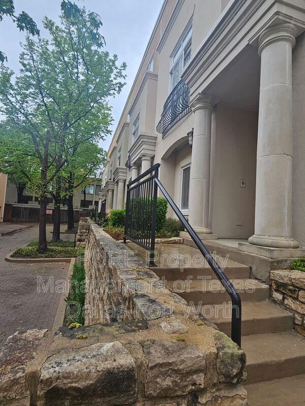 3242 N Haskell Ave. in Dallas, TX - Building Photo - Building Photo