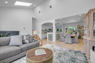 38 Loretta Dr in Syosset, NY - Building Photo - Building Photo