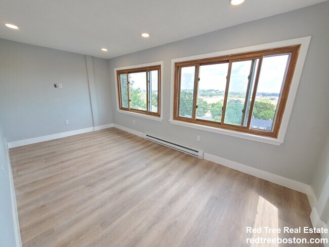 31 Faywood Ave, Unit 3 in Boston, MA - Building Photo - Building Photo