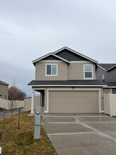 501 S Yolo Pl in Kennewick, WA - Foto de edificio - Building Photo