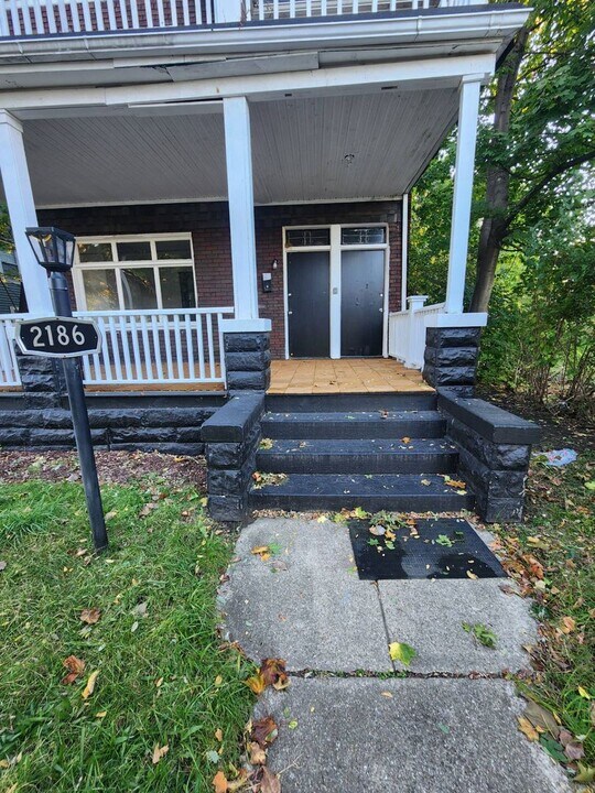 2186 E 89th St in Cleveland, OH - Foto de edificio
