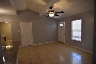 2913 E 51st St in Austin, TX - Building Photo - Building Photo